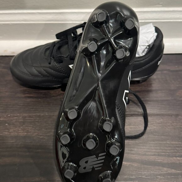 New Balance Soccer Cleats Black - Size 3Y (WIDE) - Picture 4 of 4